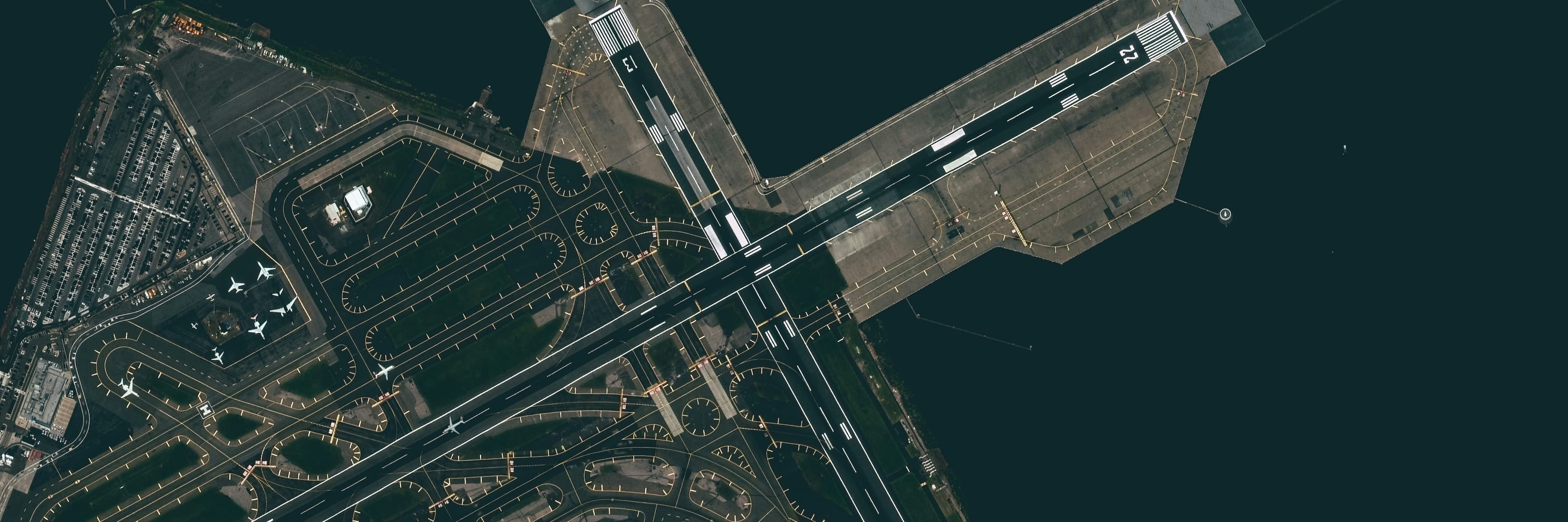 Real-time airline operations platform dashboard